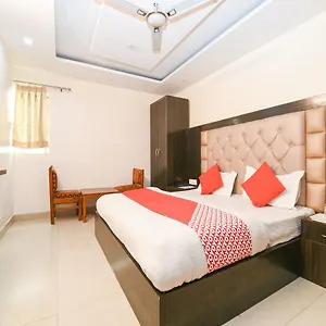 2* Hotel Oyo 14721 Vishesh Continental